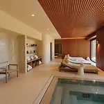 منتجع Aethos 3*